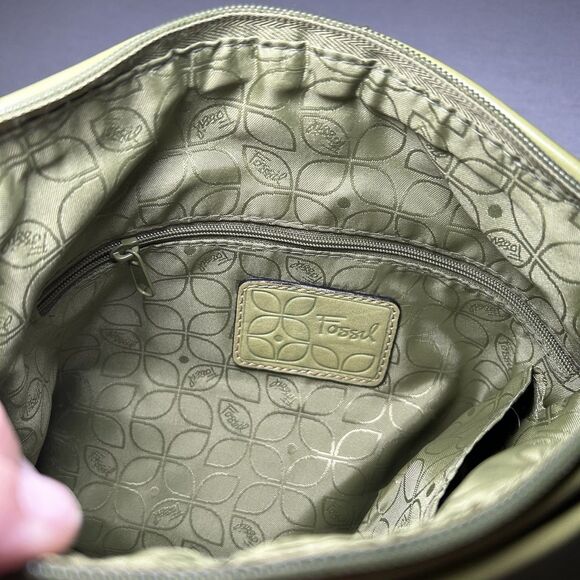 Fossil leather crossbody bag in a lime green color, organizer, pockets galore - Picture 9 of 11